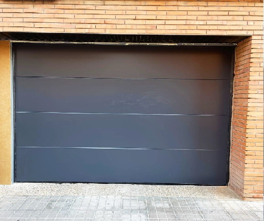 Puerta de garaje seccional en Catarroja