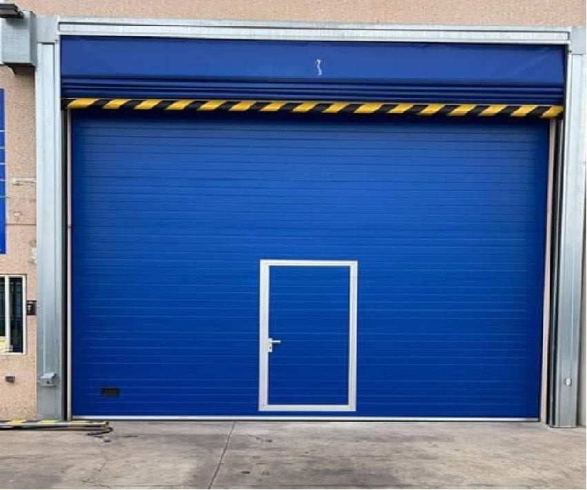 Puerta seccional industrial en Carcaixent
